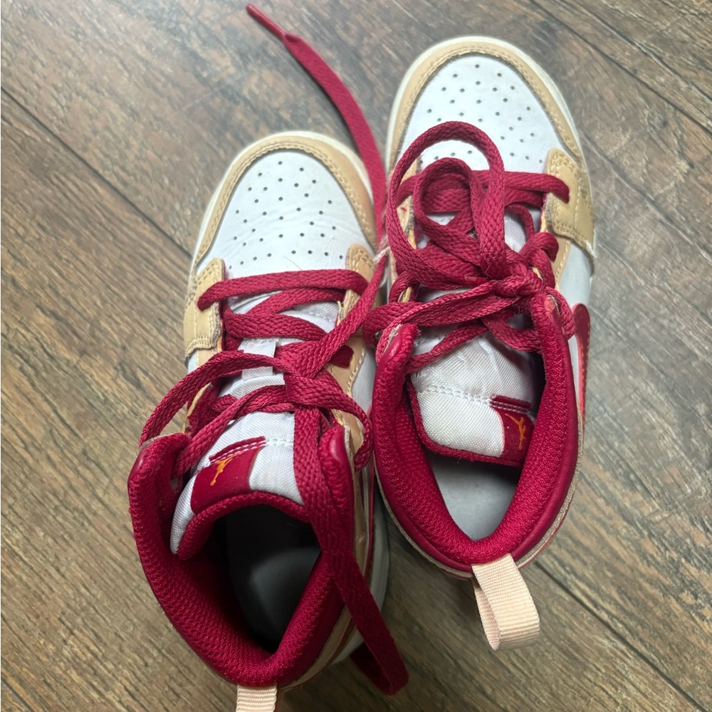 Jordan Kids Sneakers in Red and Tan
